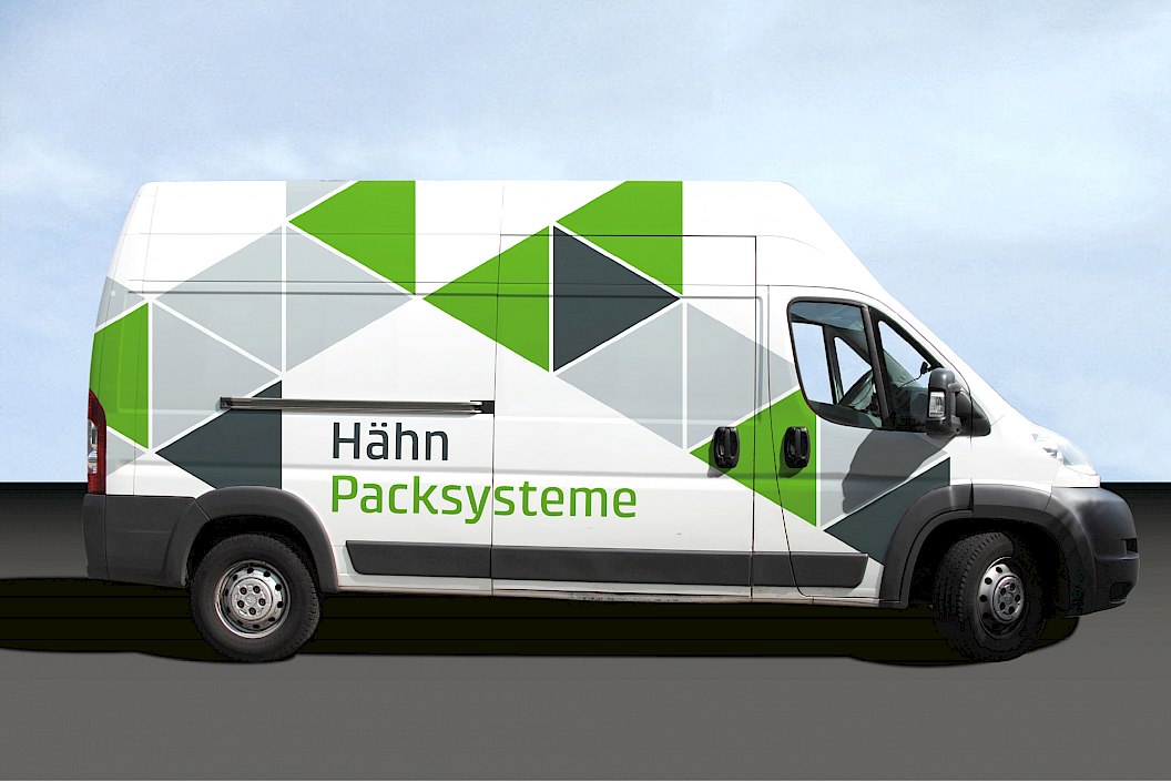 Hähn Packsysteme | Brandung Fahrzeuge | Fahrzeugbeschriftung | Sehsam | Leipzig | Designagentur | Markenagentur | Kreativagentur | Grafikdesign | Corporate Design | Corporate Identity | Markenstrategie | Markendesign | Markenanwendung | Gestaltung