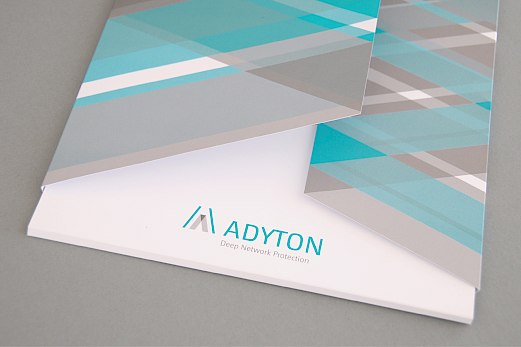 Adyton Systems | Sammelmappe | Startup | Sehsam | Leipzig | Designagentur | Markenagentur | Kreativagentur | Grafikdesign | Corporate Design | Corporate Identity | Markenstrategie | Markendesign | Markenanwendung | Gestaltung