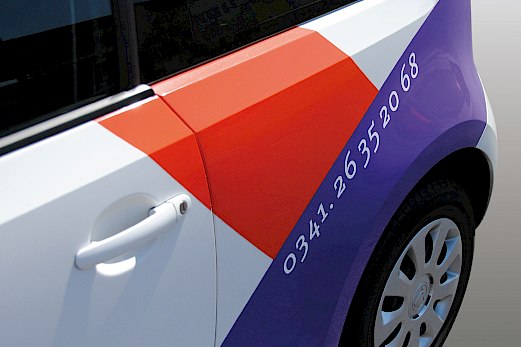 Lebensbaum | Ambulanter Pflegedienst | Klebefolie Auto | Sehsam | Leipzig | Designagentur | Markenagentur | Kreativagentur | Grafikdesign | Corporate Design | Corporate Identity | Markenstrategie | Markendesign | Markenanwendung | Gestaltung