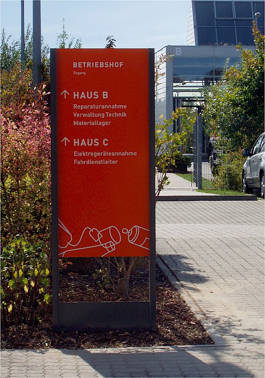 Stadtreinigung Leipzig | Orientierungssystem | Wegweiser | Sehsam | Leipzig | Designagentur | Markenagentur | Kreativagentur | Grafikdesign | Corporate Design | Corporate Identity | Markenstrategie | Markendesign | Markenanwendung | Gestaltung