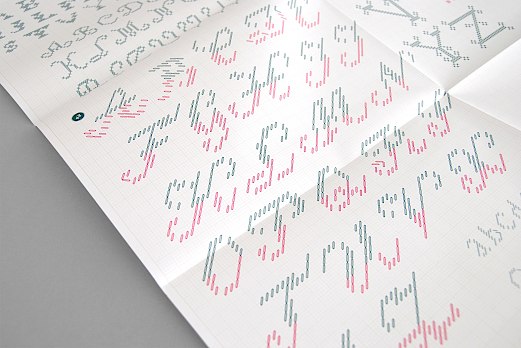 Letterlap | Janine Thaler | Buchgestaltung | Stickmusterschrift in der Detailansicht | Design | Buchgestaltung | Sehsam | Leipzig | Designagentur | Markenagentur | Kreativagentur | Grafikdesign | Corporate Design | Corporate Identity | Markenstrategie | Markendesign | Markenanwendung | Gestaltung