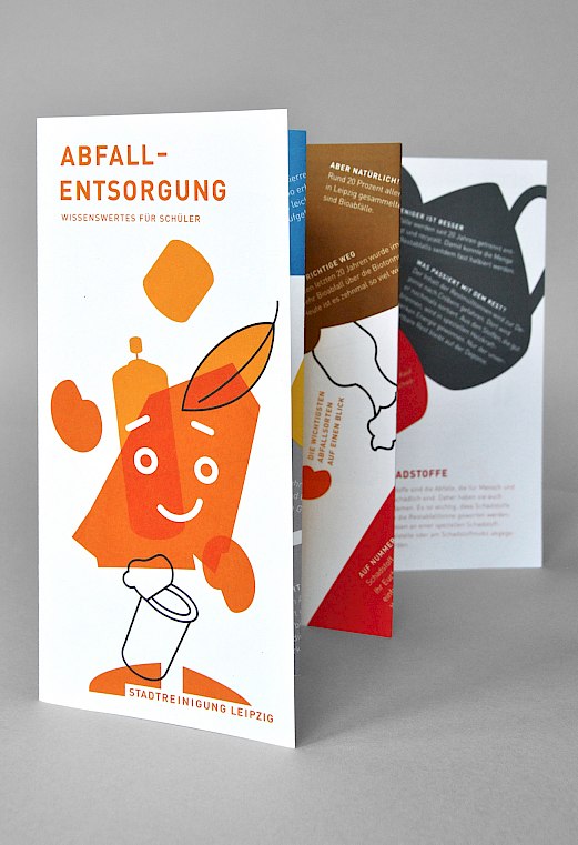 Stadtreinigung Leipzig | Maskottchen | Printmedien | Flyertitel mit Abfall-Lotse | Piktogramme | Icons | Sehsam | Leipzig | Designagentur | Markenagentur | Kreativagentur | Grafikdesign | Corporate Design | Corporate Identity | Markenstrategie | Markendesign | Markenanwendung | Gestaltung