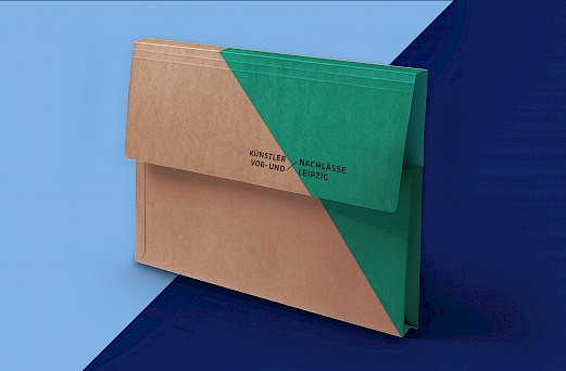 Künstlervor- und -nachlässe Leipzig e.V. | Merchandising | Mappe mit Logobranding | Sehsam | Leipzig | Designagentur | Markenagentur | Kreativagentur | Grafikdesign | Corporate Design | Corporate Identity | Markenstrategie | Markendesign | Markenanwendung | Gestaltung